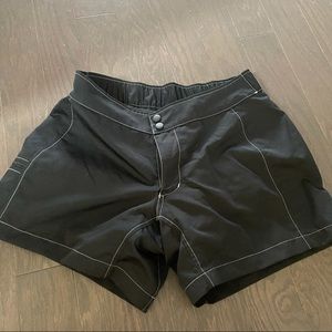 Pearl Izumi women’s mountain bike padded shorts M